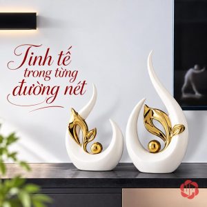 Tượng decor chồi non trắng vàng trên kệ tối màu