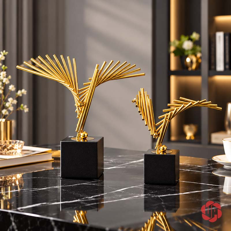 Tượng Decor Đôi Cánh Trang Trí Bàn Làm Việc UP041 Tượng decor Đôi Cánh mẫu lớn bên trái và nhỏ bên phải trên bàn đen