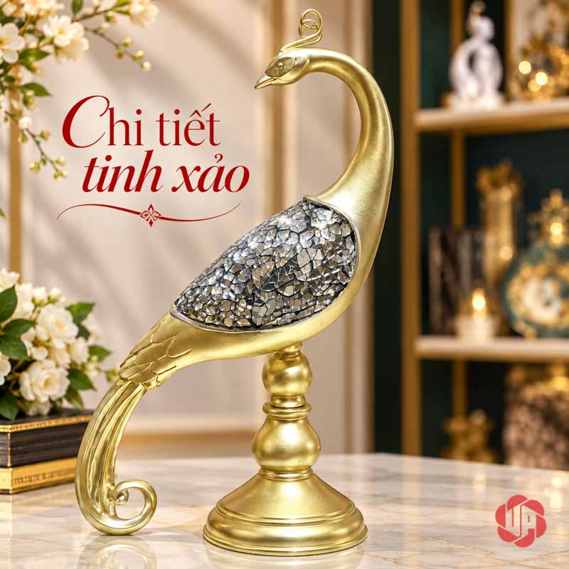 Tượng Decor Đôi Chim Công Phú Quý Vàng Ánh Bạc UPV076 Chi tiết cổ thân và đuôi chim công màu vàng