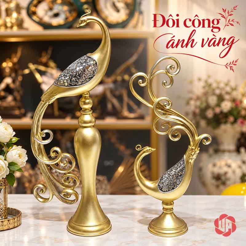 Tượng Decor Đôi Chim Công Phú Quý Vàng Ánh Bạc UPV076 Hai chim công vàng với một đuôi rủ và một đuôi uốn lên