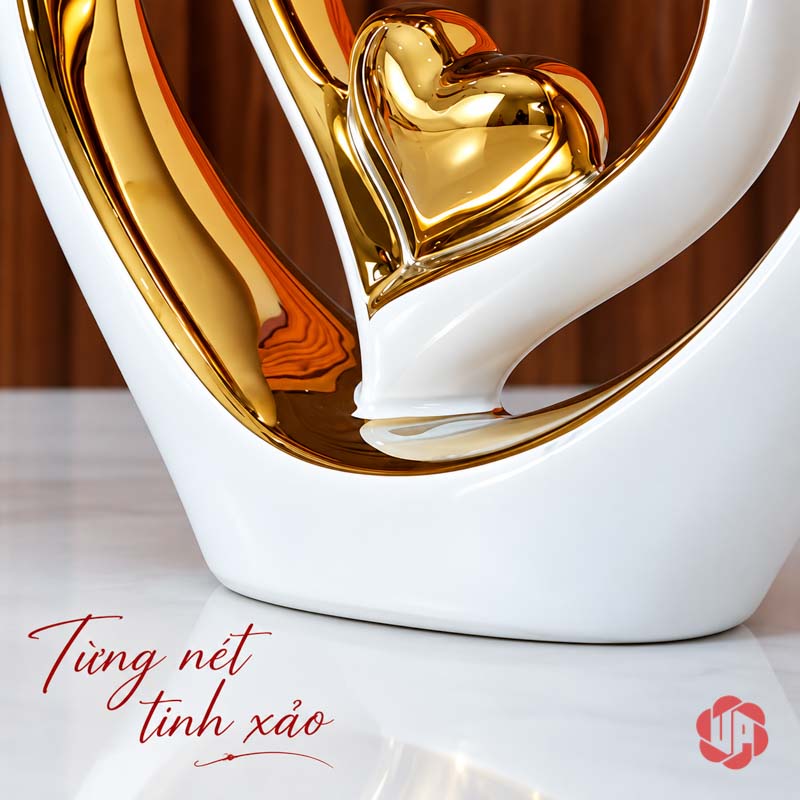 Tượng Decor Đôi Trái Tim Trắng Vàng UP062V Tượng decor đôi trái tim cận cảnh phần chân trắng và tim vàng