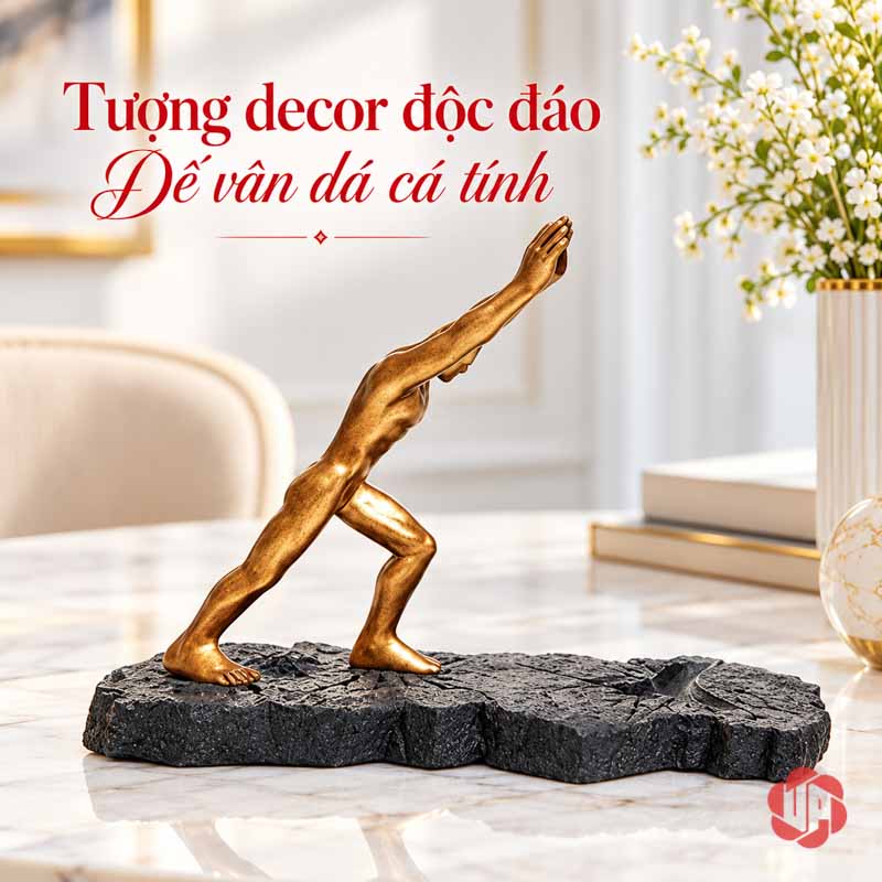 Giá Để Rượu Vang Lực Sĩ Vươn Tay Trang Trí UP005R Tượng decor lực sĩ đứng riêng trên chân đế màu đen sần không đặt chai