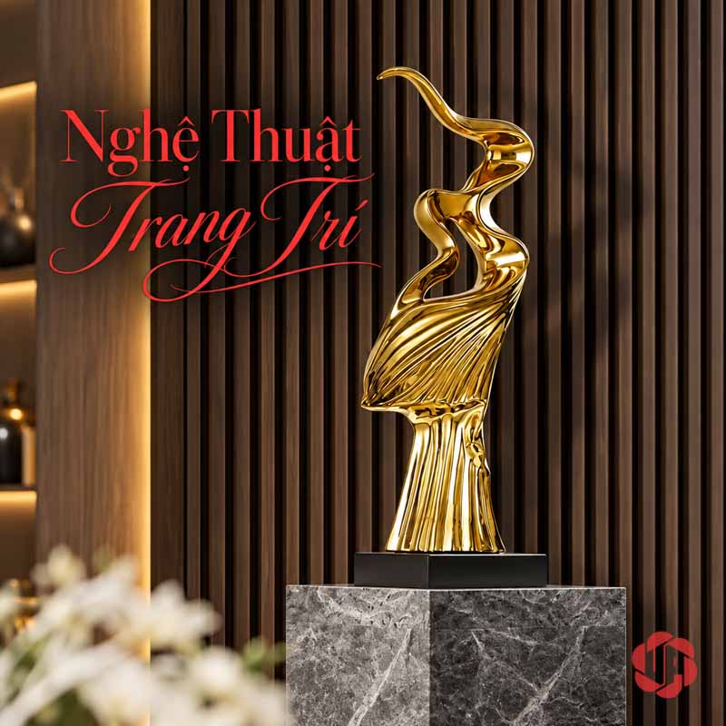 Tượng Decor Nghệ Thuật Tinh Thần Phấn Chấn UP056 Tượng decor mạ vàng trên bục đá trước vách nan gỗ