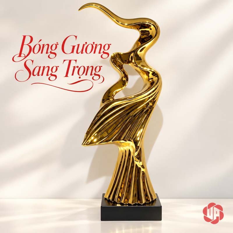 Tượng Decor Nghệ Thuật Tinh Thần Phấn Chấn UP056 Tượng decor mạ vàng với bóng đổ trên nền tường sáng