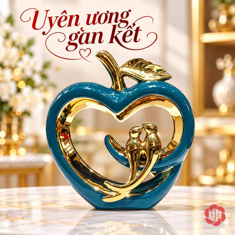 Tượng Decor Quả Táo Uyên Ương Gốm Sứ Xanh Phối Vàng UP050 Tượng decor quả táo uyên ương với đôi chim nép trong khung tim