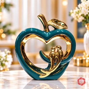 Tượng decor quả táo uyên ương xanh phối vàng trên mặt bàn sáng