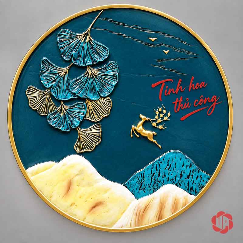 Tượng Đôi Hươu Decor Trang Trí Nhà Đẹp Xanh Gạc Vàng UPV070 Cận cảnh lá hình quạt và hươu vàng trên nền núi xanh
