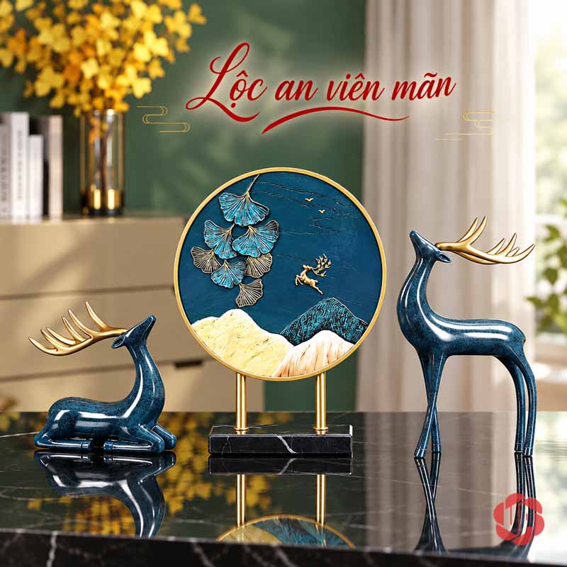Tượng Đôi Hươu Decor Trang Trí Nhà Đẹp Xanh Gạc Vàng UPV070 Bộ hươu sơn thủy xanh trên mặt tủ phản chiếu cạnh hoa vàng