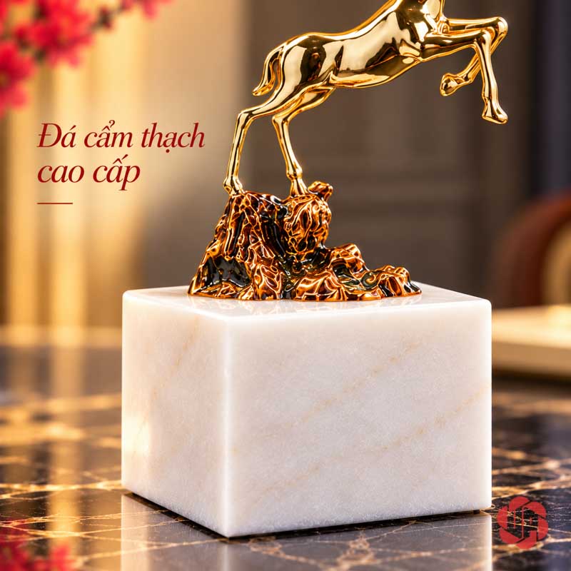 Tượng Trang Trí Decor Hươu Vàng Cành Hoa UPD044 Tượng trang trí decor hươu vàng cận cảnh mỏm nổi và đế đá