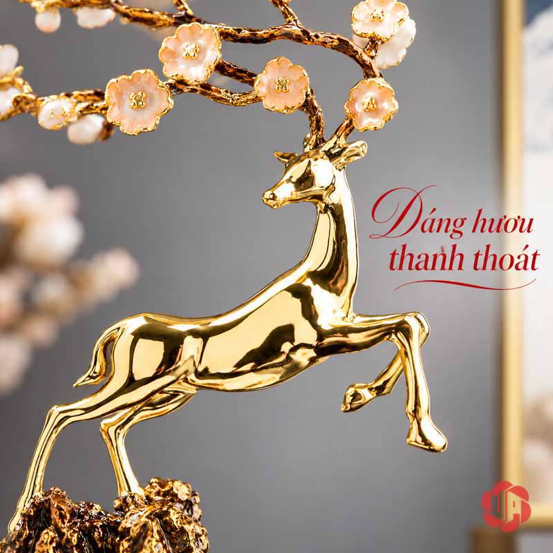Tượng Trang Trí Decor Hươu Vàng Cành Hoa UPD044 Tượng trang trí decor hươu vàng với cổ vươn và chân trước nâng