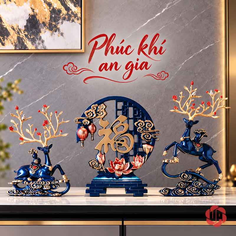 Tượng Trang Trí Đôi Hươu Nghệ Thuật Kèm Chữ Phúc UPV067-NT Cặp hươu xanh và chữ Phúc trên mặt tủ có nền tường xám