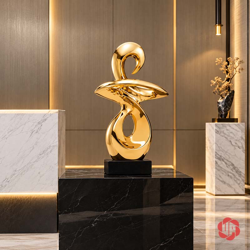 Tượng Trang Trí Nghệ Thuật Vận May Và Bước Ngoặt UP054V Tượng trang trí mạ vàng trên bục đen cạnh vách gỗ