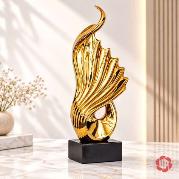 Tượng trang trí nghệ thuật cánh phượng vàng trên bàn sáng