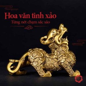 Tượng tỳ hưu bằng đồng nhìn ngang, thân chạm vảy tiền và đuôi uốn