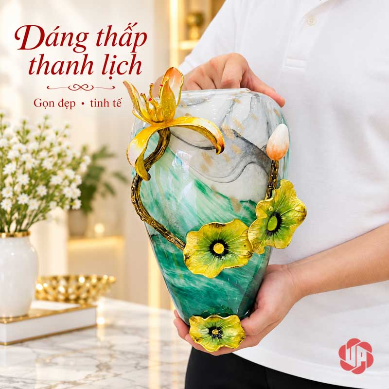 Bình Hoa Sen Thủy Tinh Tráng Men Xanh Ngọc UPT16 Bình hoa sen thấp cầm tay cho thấy tỷ lệ và họa tiết nổi