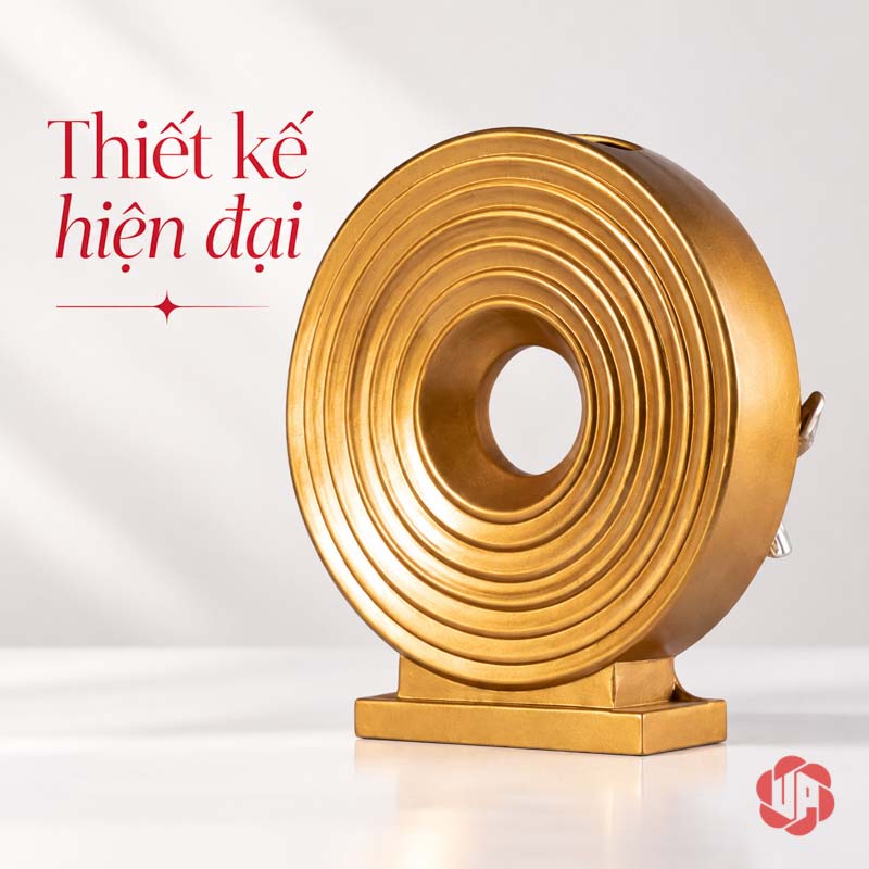 Đồ Trang Trí Decor Hươu Vàng, Chim Và Hoa Mai UPV016 Mặt sau tượng vòng tròn vàng có rãnh đồng tâm và đế chữ nhật