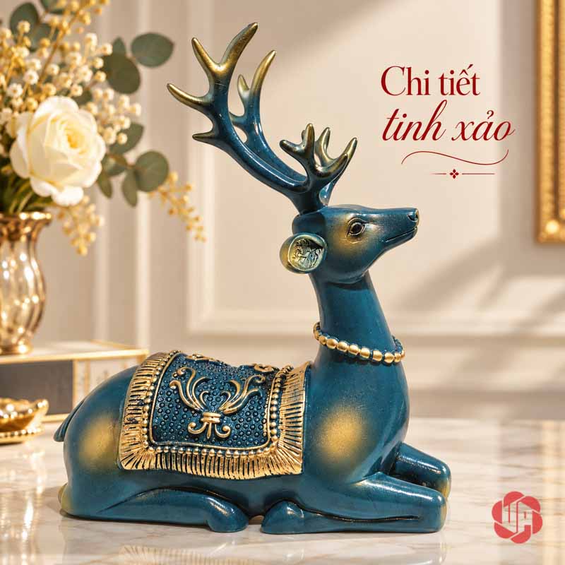 Bộ Decor Trang Trí Hươu Và Đồng Hồ Mặt Trời UPV026 Cận cảnh tượng hươu nằm, vòng hạt màu vàng và khăn lưng họa tiết nổi