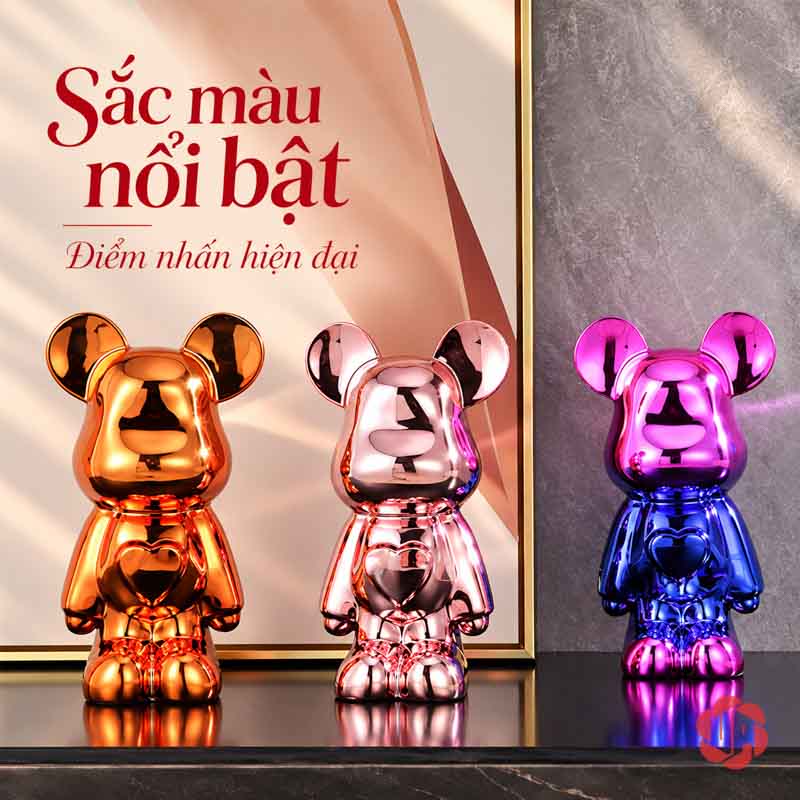 Gấu Bearbrick Decor Trang Trí Nghệ Thuật UPV031 Ba tượng gấu bóng màu cam, hồng và chuyển sắc hồng xanh trên mặt kệ tối