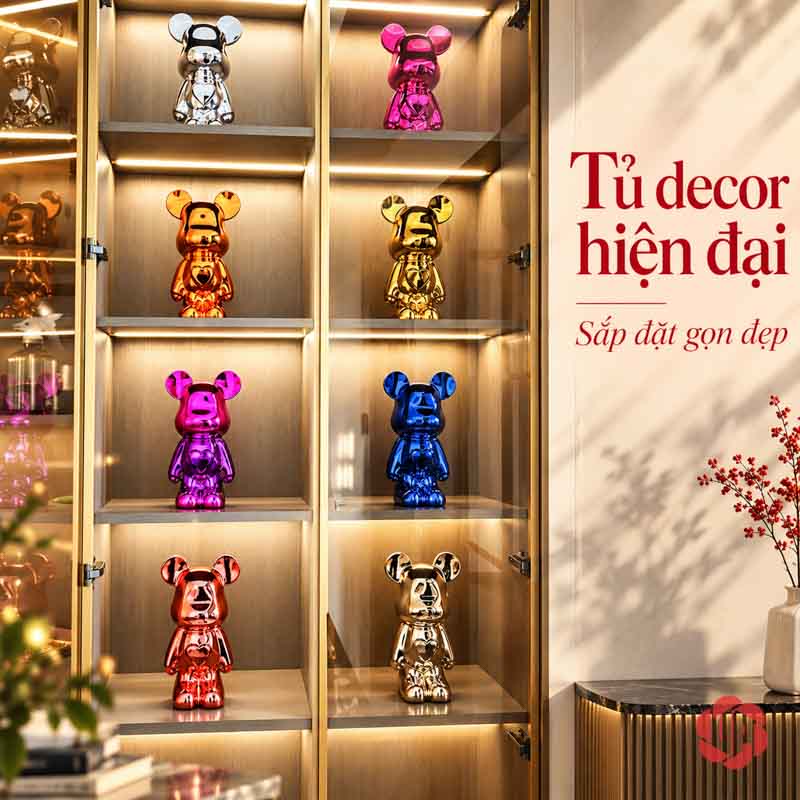 Gấu Bearbrick Decor Trang Trí Nghệ Thuật UPV031 Tủ trưng bày nhiều tầng có tượng gấu bạc, vàng, hồng, xanh trong từng ô