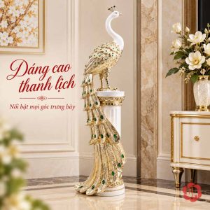 Tượng công đuôi dài rủ trên trụ trắng đặt cạnh tủ console và bình hoa