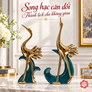 Hai tượng hồng hạc xanh vàng, tượng cổ cong bên trái và tượng cao bên phải