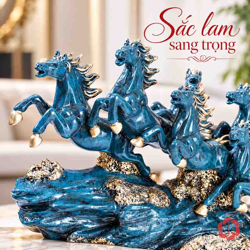 Tượng Ngựa Phong Thủy Bát Mã Truy Phong UPV058 Cận cảnh đầu và thân ngựa xanh, bờm và móng có chi tiết ánh kim