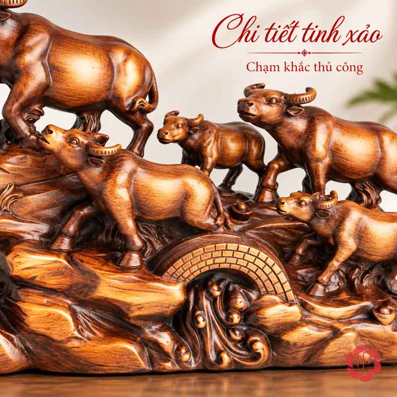 Tượng Đàn Trâu Lên Núi Nâu Gỗ UPV059 Cận cảnh đàn trâu và họa tiết tròn trên khối đế nâu