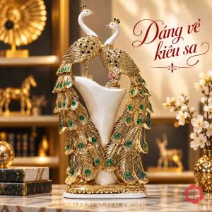 Hai chim công cổ trắng ở cao độ khác nhau trên cùng bệ