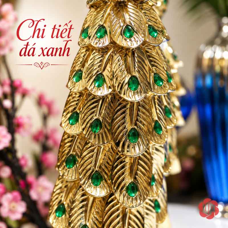 Tượng Đôi Chim Công Trắng Vàng Đuôi Xanh UPV061 Cận cảnh lớp lông đuôi màu vàng và chi tiết xanh của UPV061