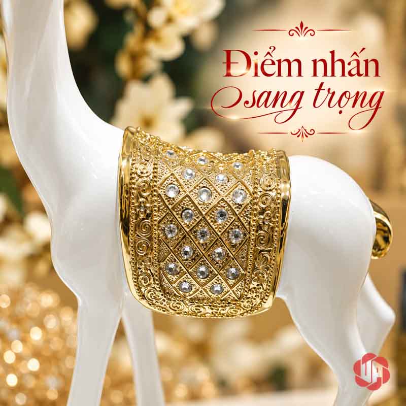 Đôi Tượng Dê Nghệ Thuật Trắng Vàng UPV064 Cận cảnh họa tiết vàng và các điểm sáng trên lưng tượng dê
