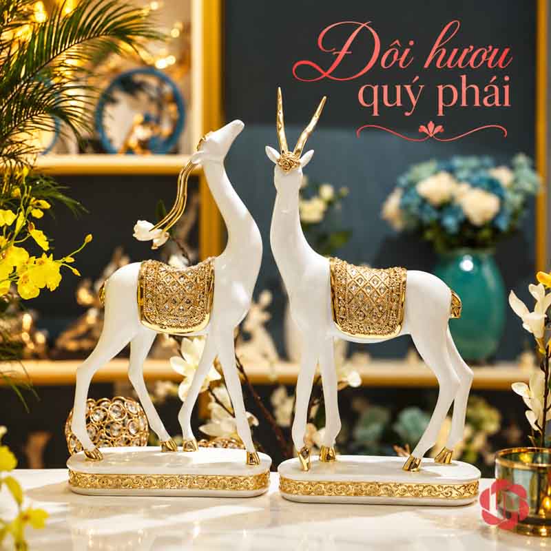 Đôi Tượng Dê Nghệ Thuật Trắng Vàng UPV064 Hai tượng dê trắng vàng đứng cạnh nhau trên mặt đá