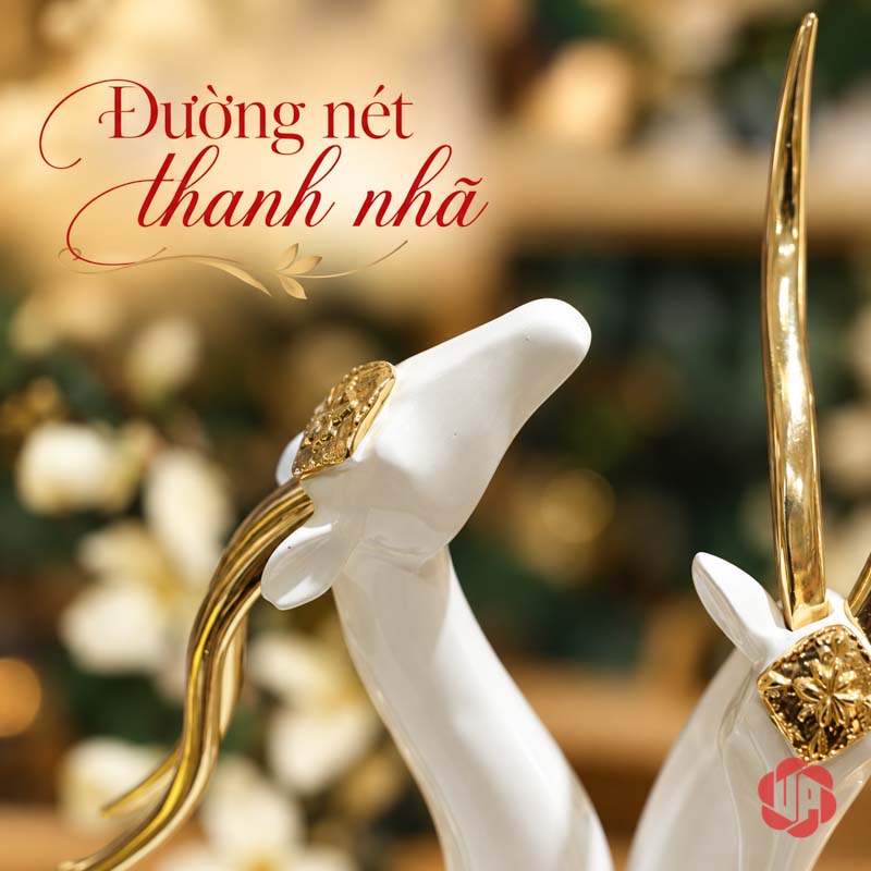 Đôi Tượng Dê Nghệ Thuật Trắng Vàng UPV064 Cận cảnh dáng ngẩng đầu và đường trang trí vàng bên cổ