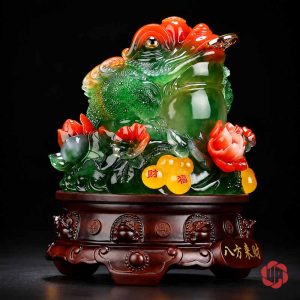 Tượng thiềm thừ ngậm tiền UPV065 màu xanh trên đế nâu