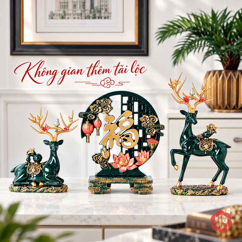 Bộ Tượng Hươu Chữ Phúc UPV067 Bộ hươu chữ Phúc xanh đậm đặt trước nền tường có tranh