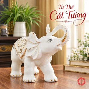 Voi sứ trắng vòi vươn cao với hoa văn vàng trên lưng