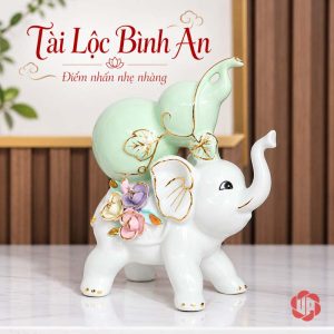 Voi trắng cõng hồ lô xanh nhạt và hoa nổi bên hông